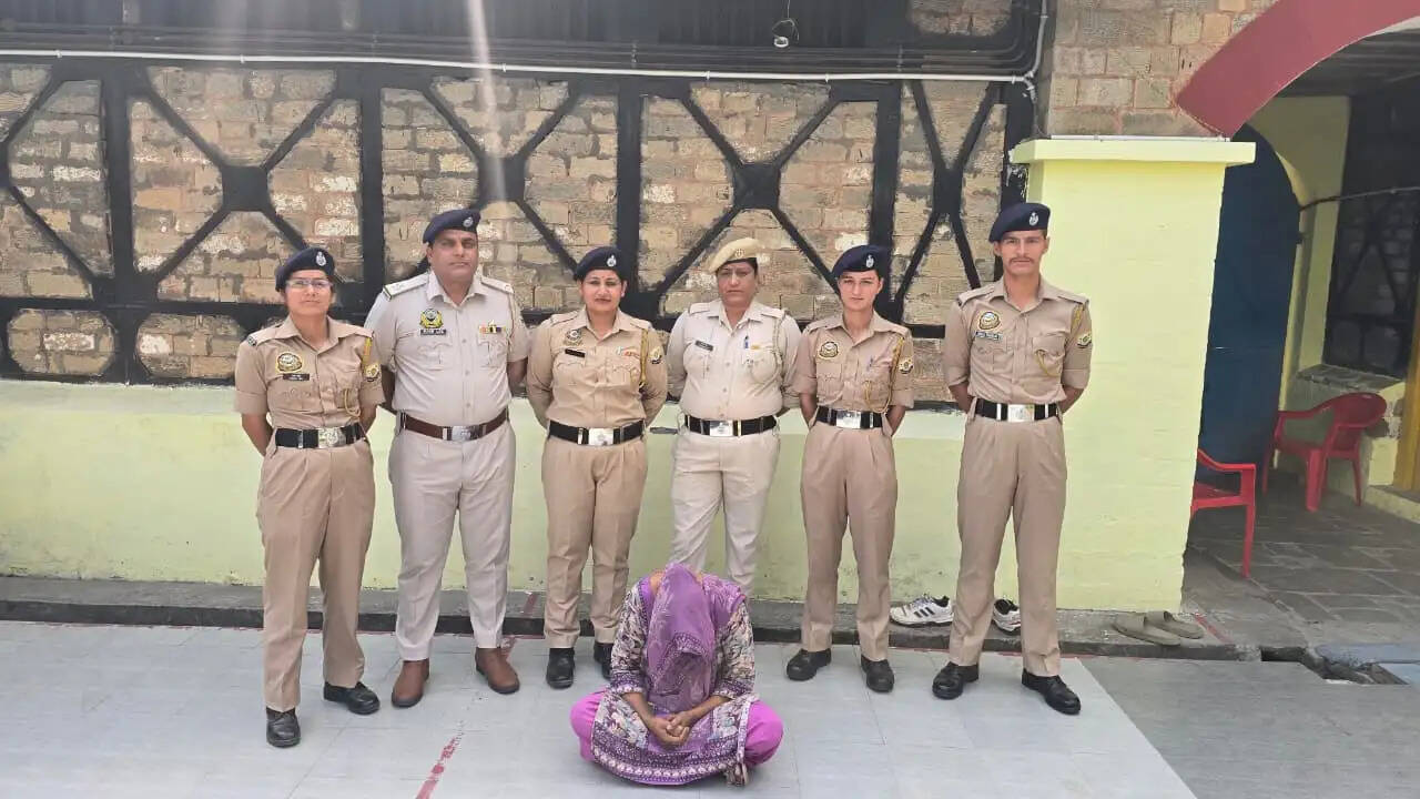 चिट्टा व लाखों की नकदी मामले में फरार महिला तस्कर छह महीने बाद गिरफ्तार