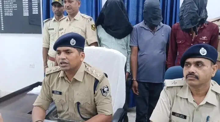 भीमपुर पुलिस ने 65 किलो गांजा किया बरामद, स्कॉर्पियो सहित बाइक जब्त