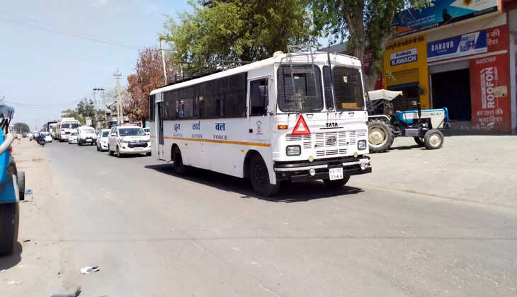 फतेहाबाद: लोकसभा चुनाव को लेकर एसडीएम व डीएसपी ने निकाला फ्लैग मार्च