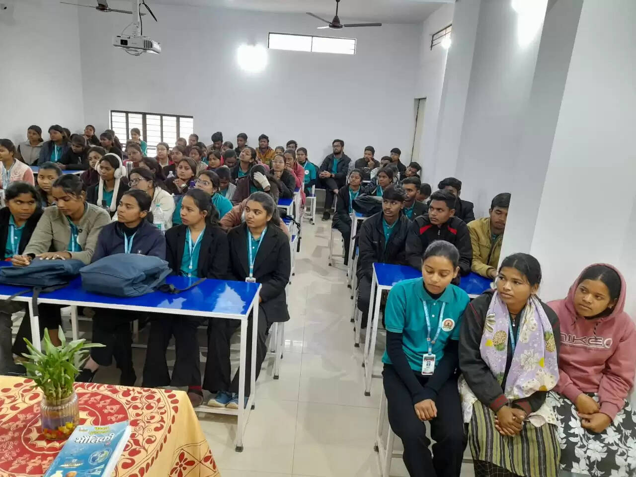 अंबिकापुर : विश्व की तीसरी सबसे बड़ी भाषा हिन्दी, साई कॉलेज में विश्व हिन्दी दिवस पर हुआ विचार-विमर्श