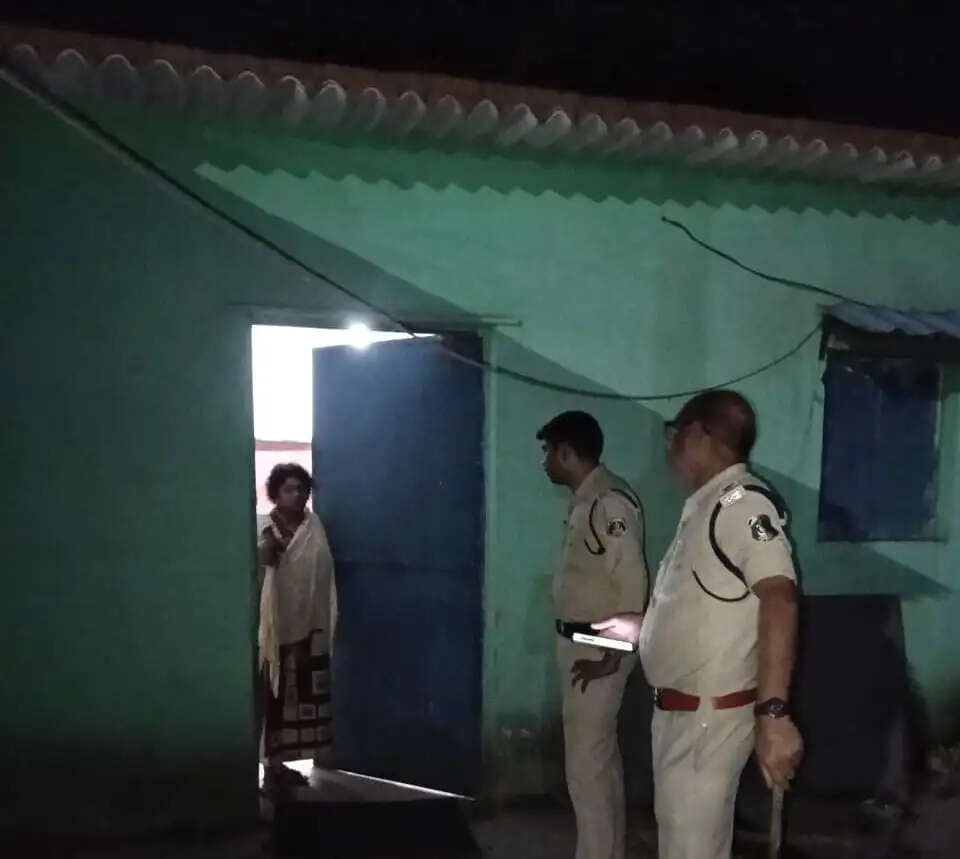 सजग कोरबा- सतर्क कोरबा अभियान: गुंडों और निगरानी बदमाशों के घर पहुंची पुलिस, अपराधियों को दी कड़ी चेतावनी