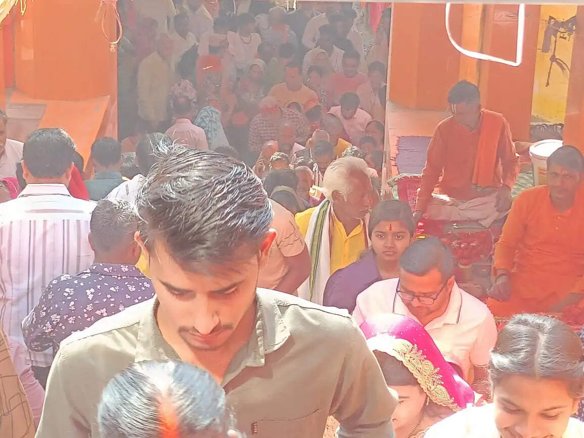 कालिकन धाम में उमड़ा आस्था का सैलाब, 10 हजार से अधिक श्रद्धालुओं ने किए मां कालिका के दर्शन