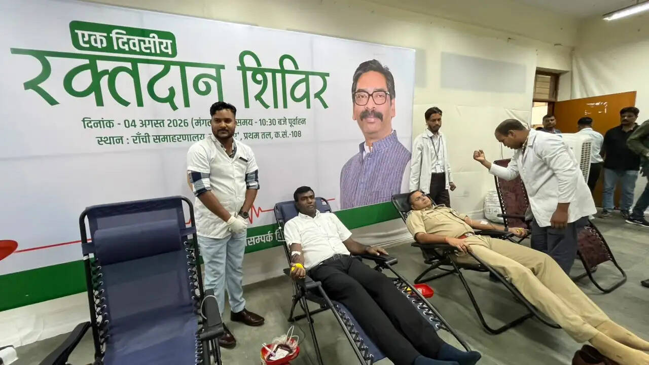 शिबू सोरेन की प्रथम पुण्यतिथि पर रक्तदान शिविर, 28 यूनिट रक्त संग्रह