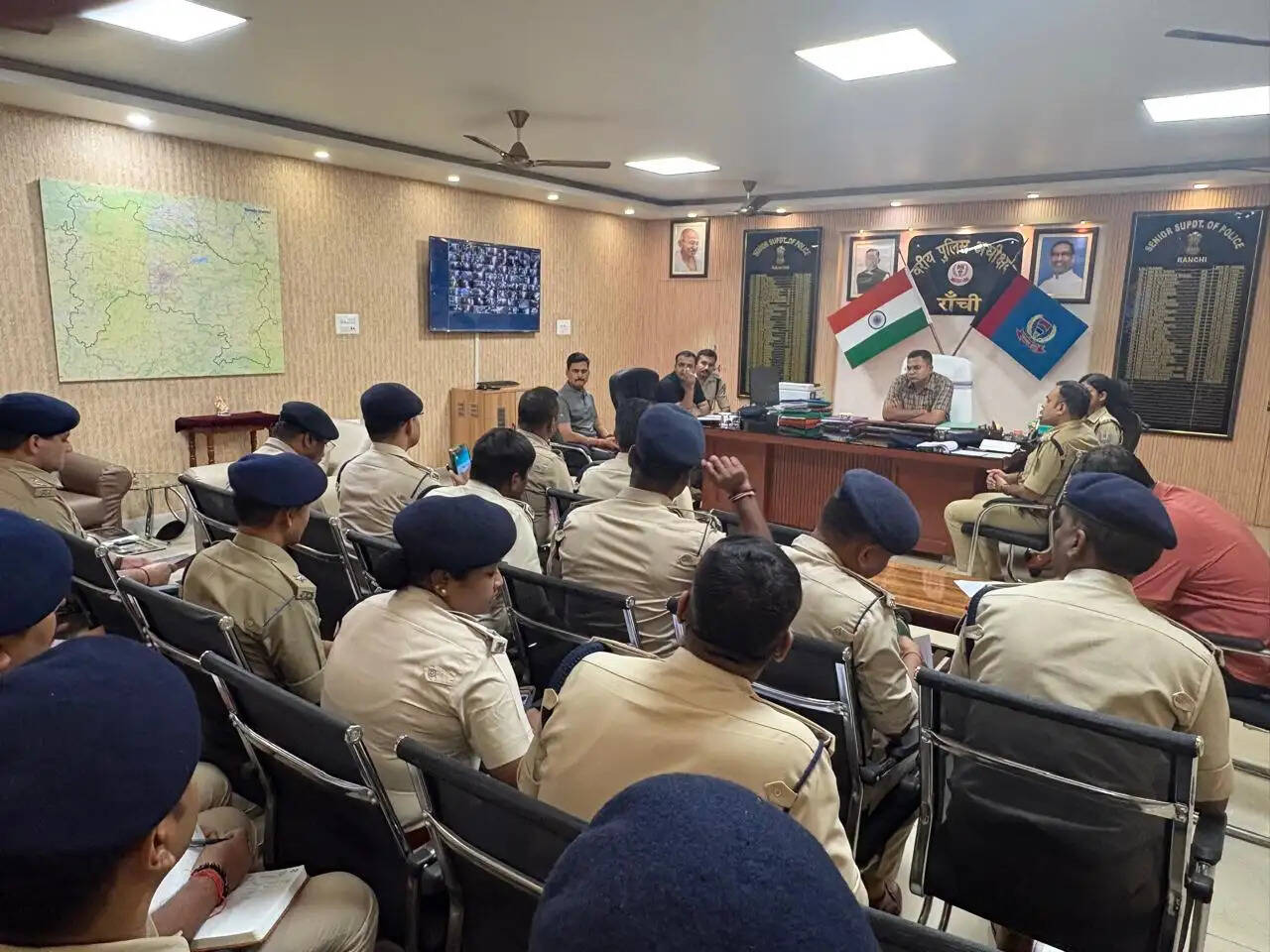 एसएसपी ने की बैठक, पुलिस गश्ती बढ़ाने के दिये निर्देश