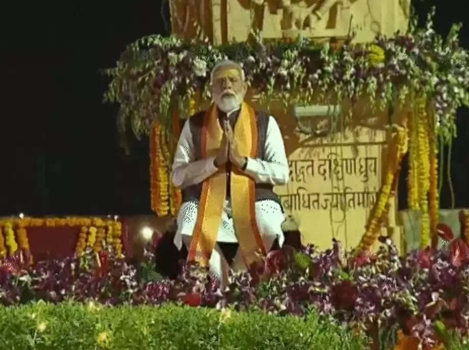 प्रधानमंत्री मोदी ने सोमनाथ मंदिर में की पूजा-अर्चना, ओमकार जप में हुए शामिल