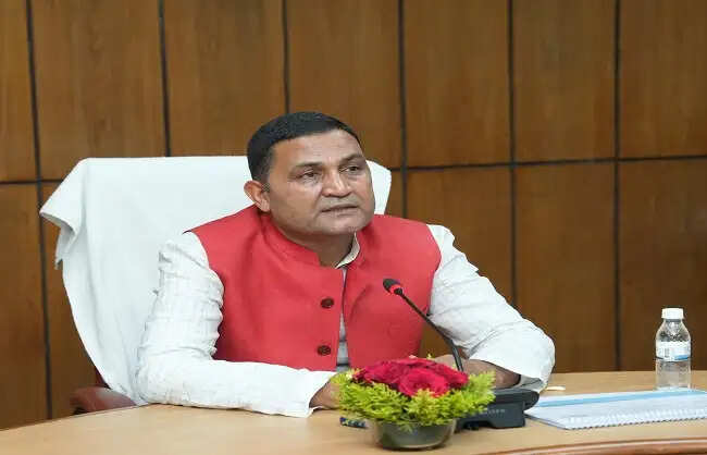 पर्यावरण संरक्षण पर मंत्री ने की समीक्षा बैठक, पाैधाराेपण और जल स्रोतों के संरक्षण पर दिया जोर