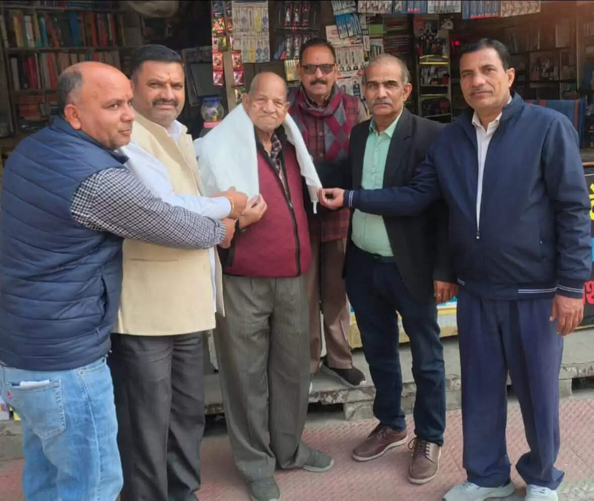 वरिष्ठ साहित्यकार नरेश राजवंशी का सम्मान