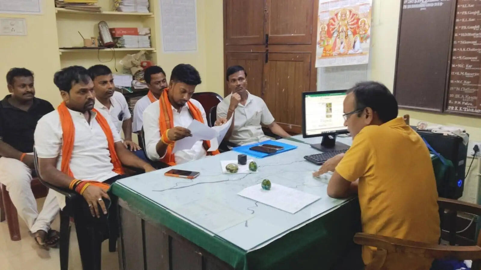 मानसून से पहले नदी तटबंध मरम्मत और पुल निर्माण कार्यों की समीक्षा, विधायक हेमंत बाग ने की बैठक