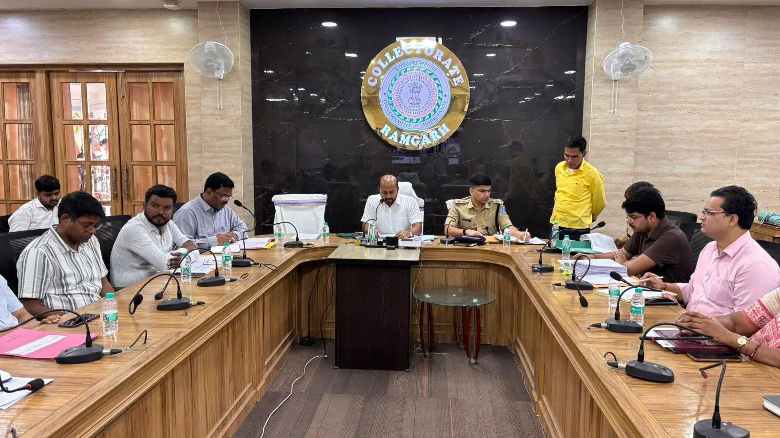 नकली दवाओं की बिक्री पर रोक लगाने के लिए करें नियमित निरीक्षण : डीसी