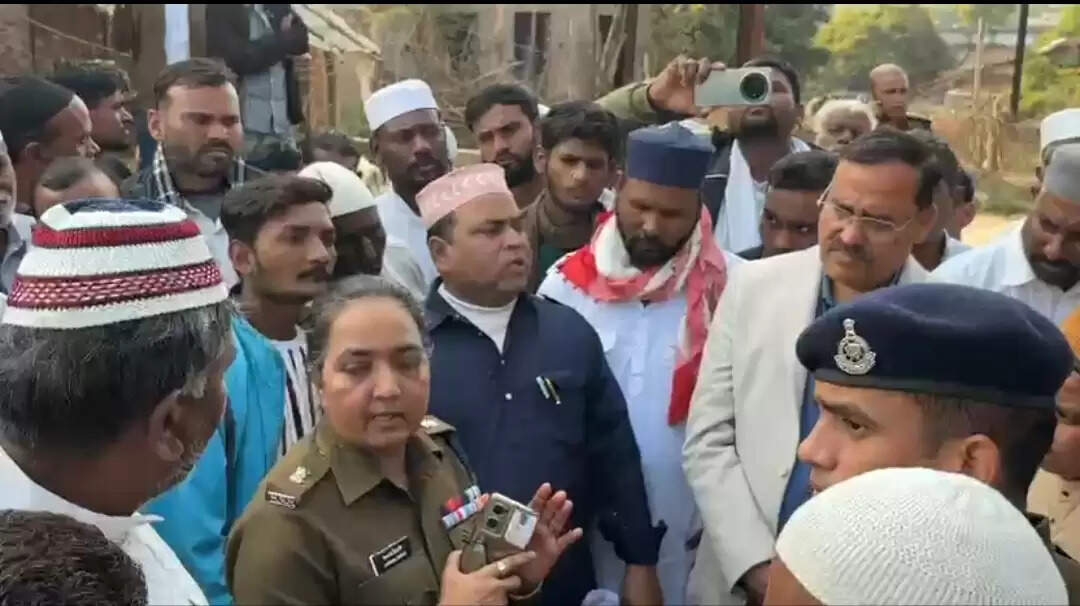 जबलपुर : शव दफनाने को लेकर आमने सामने आए दो समुदाय, प्रशासन ने संभाला मोर्चा