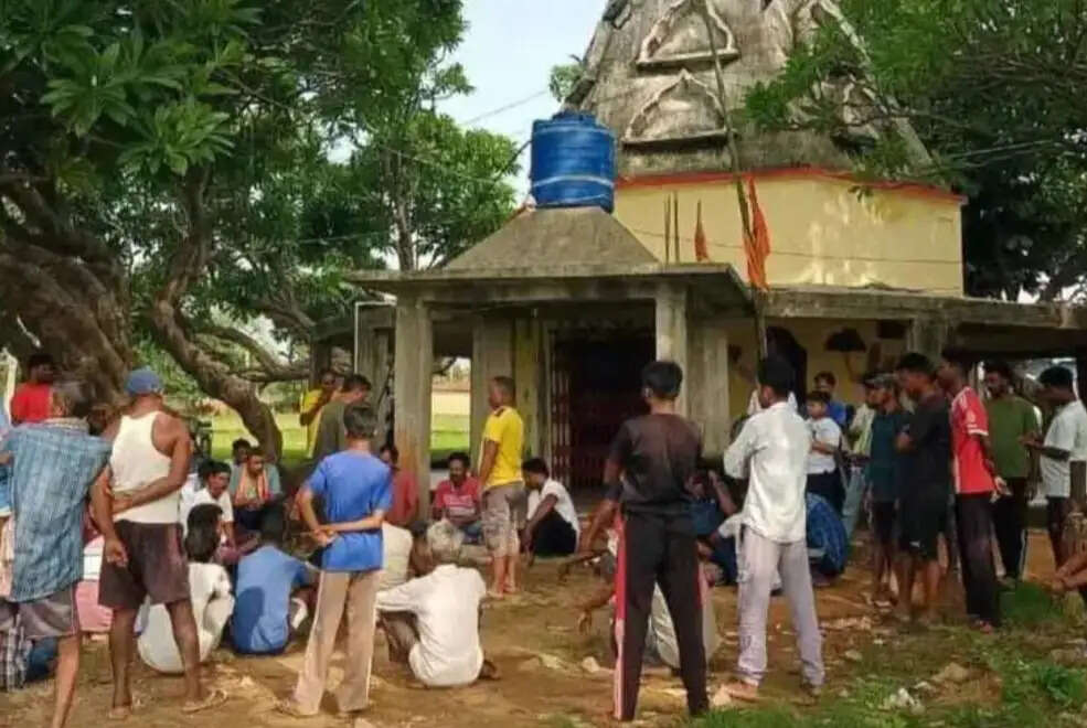 रांची के संग्रामपुर स्थित प्राचीन शिव मंदिर में शिवलिंग क्षतिग्रस्त, पुलिस जांच में जुटी, बढ़ाई गई सुरक्षा