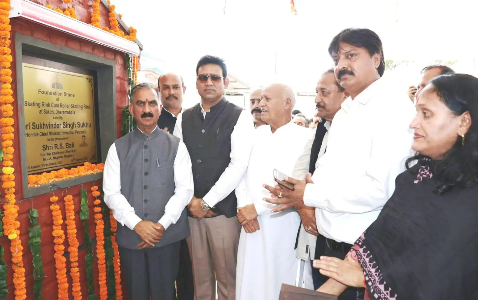 मुख्यमंत्री ने धर्मशाला में रखी इंडोर आइस स्केटिंग एवं रोलर स्केटिंग रिंक की आधारशिला