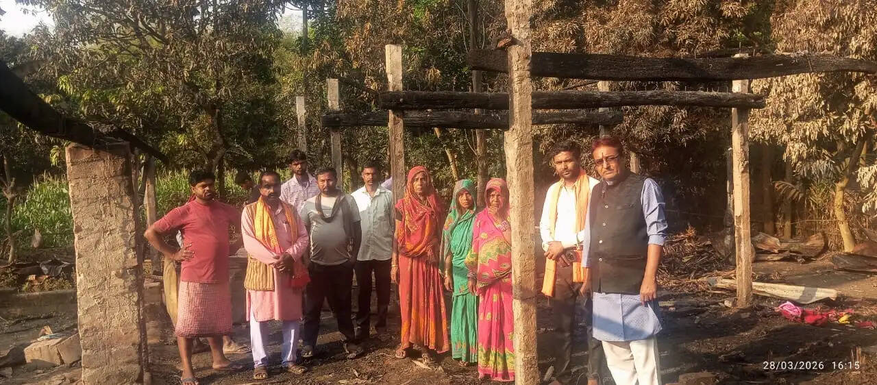 मटियारी वार्ड 11 में भीषण अगलगी, तीन परिवारों के घर जलकर राख