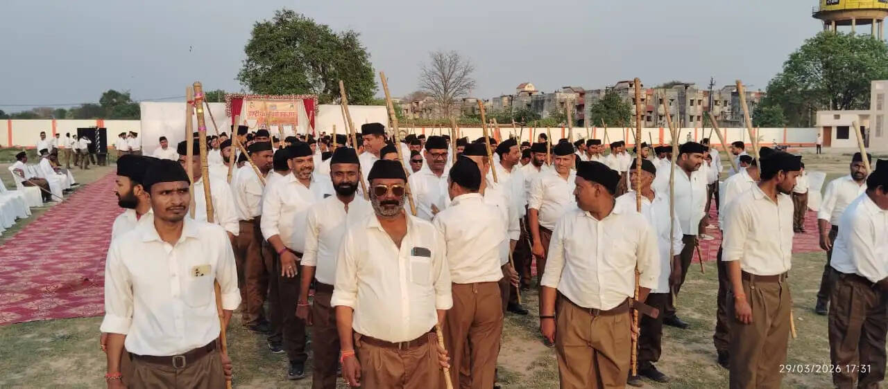 वर्ष प्रतिपदा पर अनुशासन का प्रदर्शन, शहर की सड़कों पर उतरे स्वयंसेवक