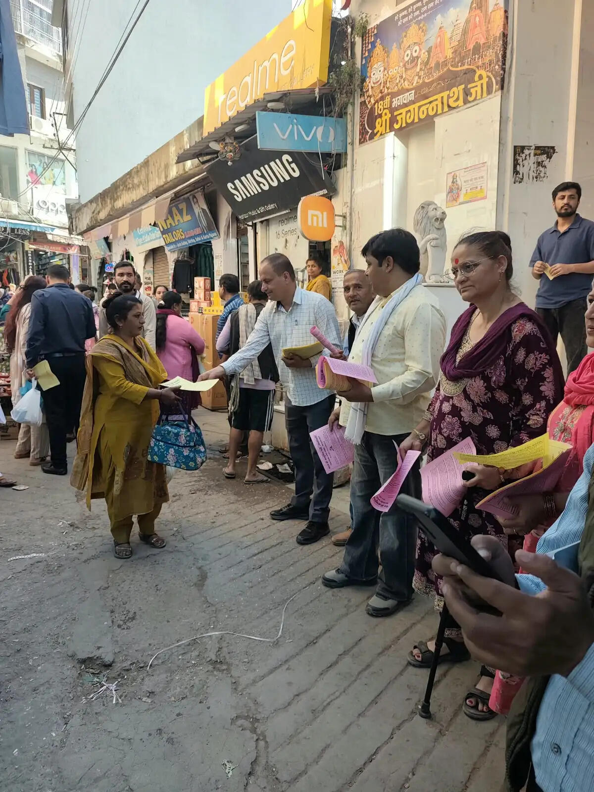 सीपीएम ने नाहन में बांटे पर्चे, 1 नवंबर को दिल्ली रामलीला मैदान चलो का आह्वान