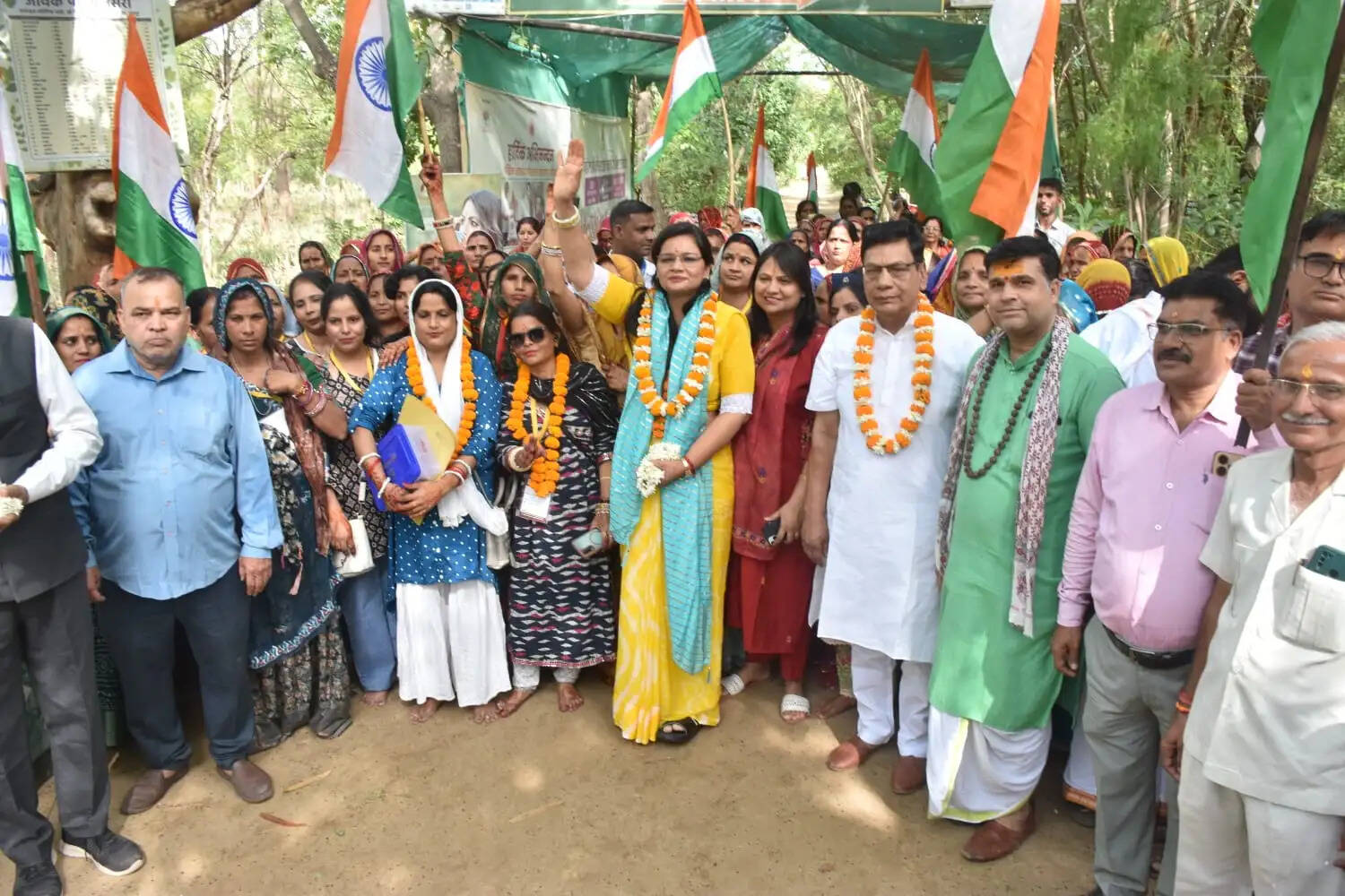 सनातन संस्कृति का संदेश लेकर अयोध्या रवाना हुई मातृशक्ति