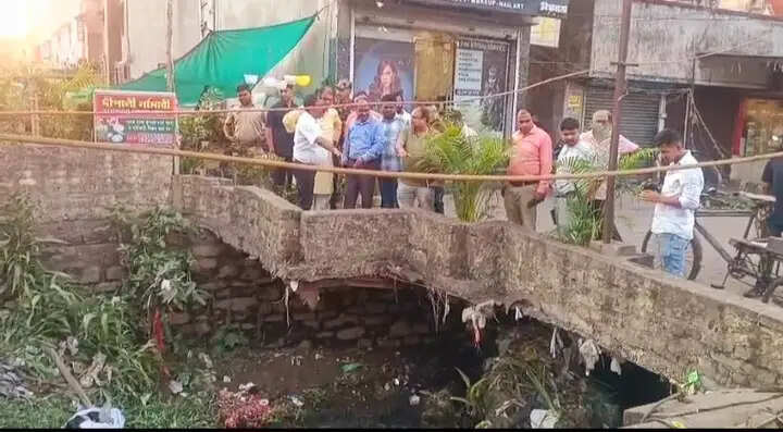 विधायक कृष्णेंदु मुखर्जी ने की पंचपुलिया में जलजमाव के समाधान की पहल