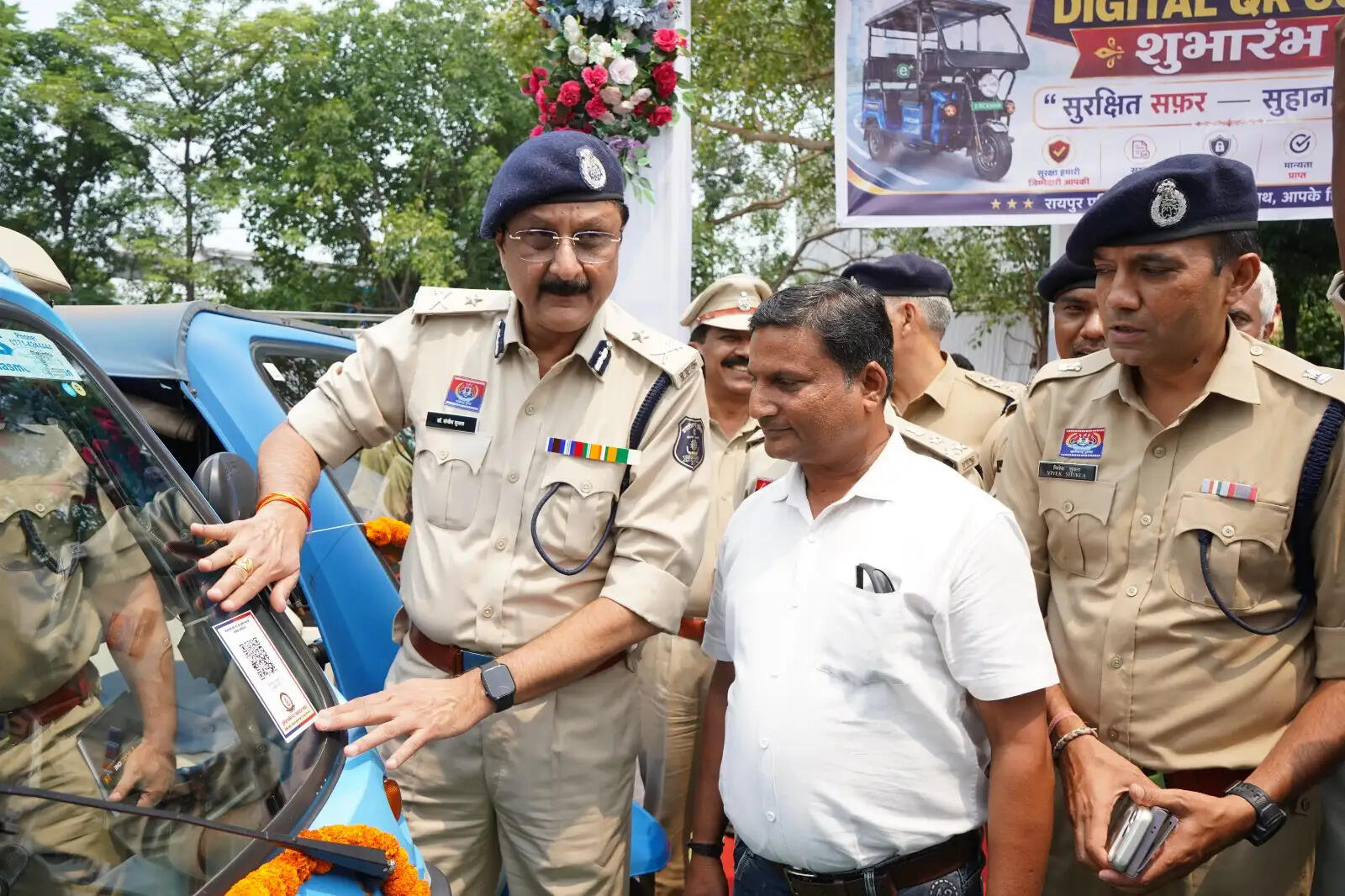 रायपुर : ऑटो-ई-रिक्शा में क्यूआर कोड लगाने की शुरुआत, 15 दिन में 15 हजार से अधिक वाहनों का पंजीयन, गोल्डन बुक ऑफ वर्ल्ड रिकॉर्ड्स में उपलब्धि दर्ज