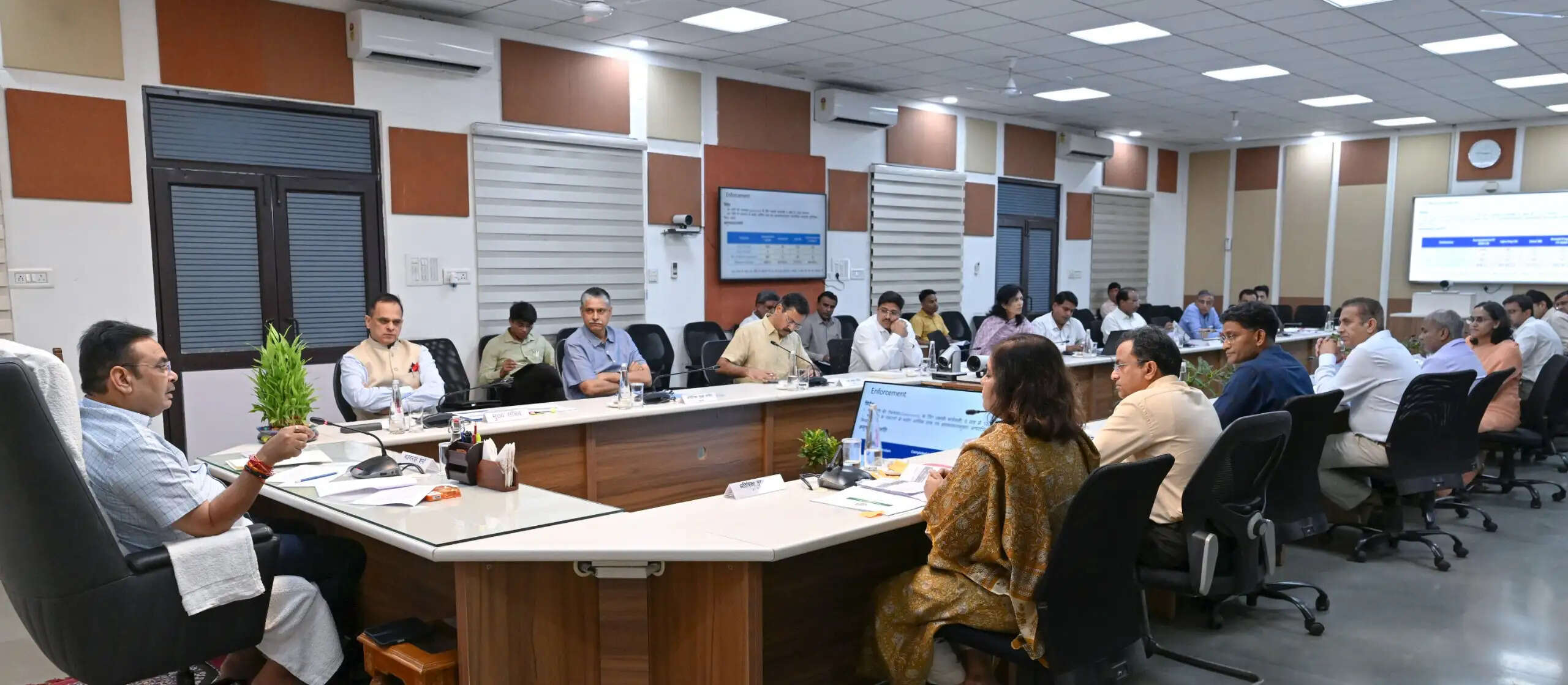 पहली से लेकर अंतिम तिमाही तक राजस्व संग्रहण में बनाए रखें गति - मुख्यमंत्री भजनलाल शर्मा