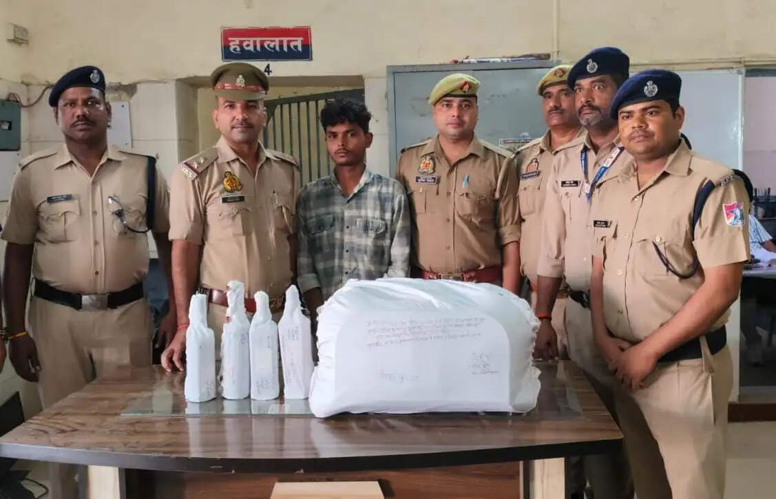 कानपुर सेंट्रल के पास एक लाख की शराब के साथ युवक गिरफ्तार