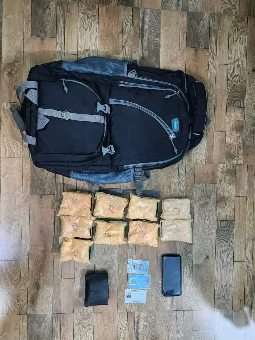 भारी मात्रा में हेरोइन के साथ तस्कर गिरफ्तार