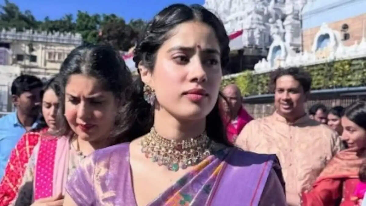 'पेद्दी' की सफलता के लिए तिरुमाला पहुंचीं जाह्नवी कपूर