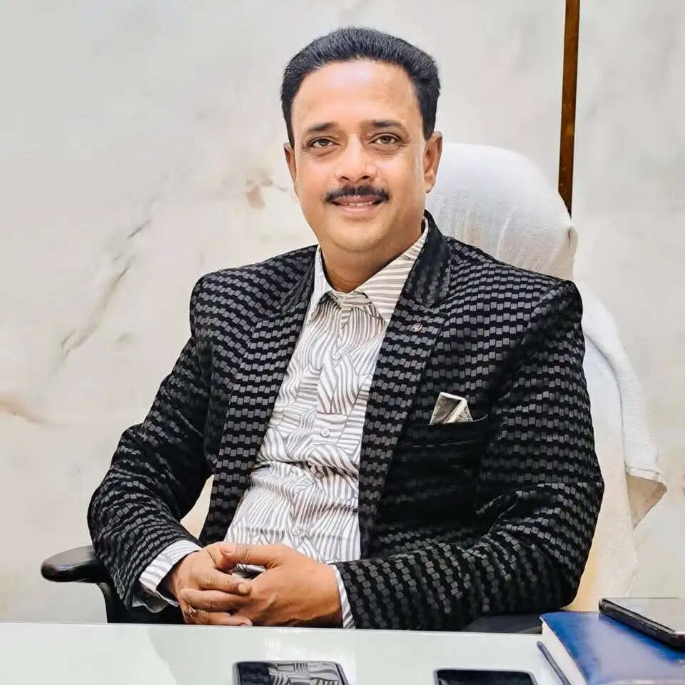 पूर्व विधायक प्रदीप सरकार ने दिया इस्तीफा, बढ़ी राजनीतिक सरगर्मी