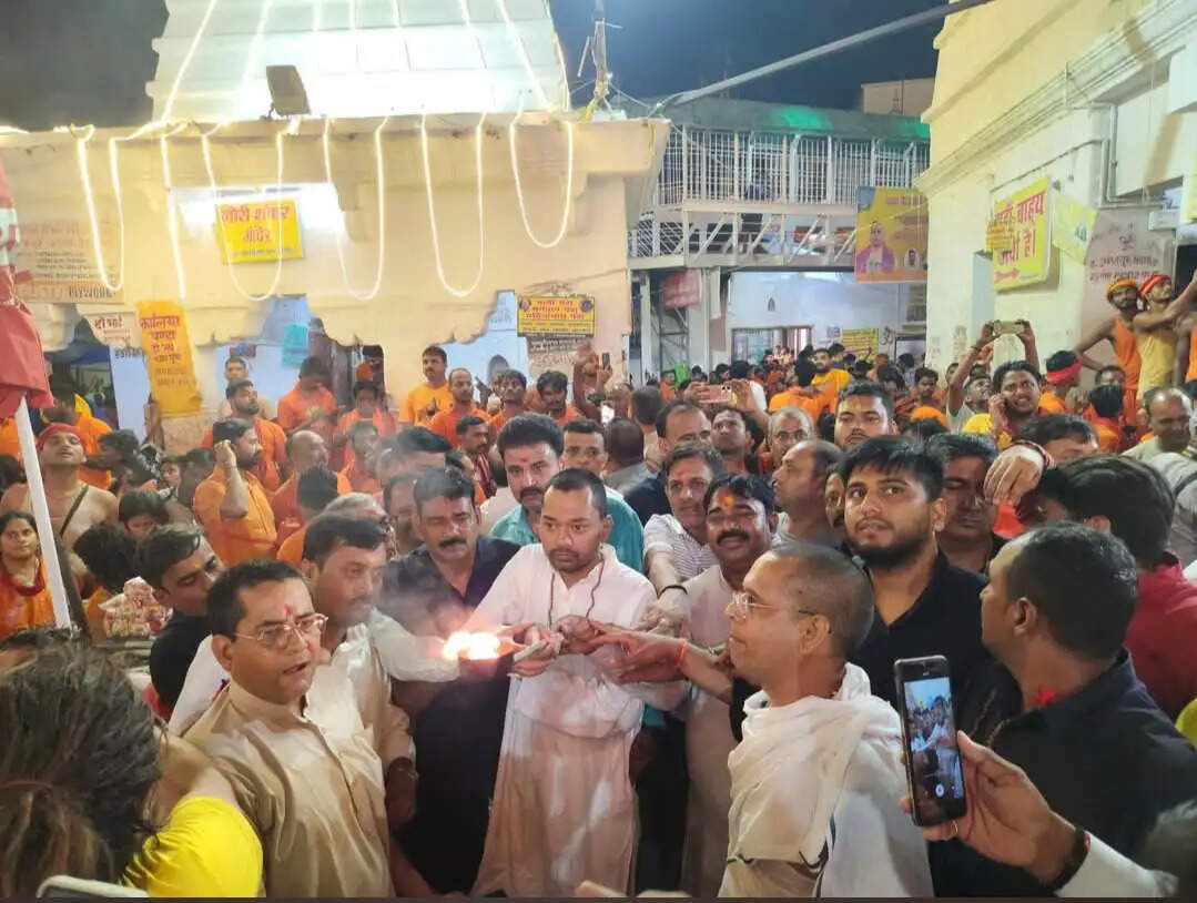 बिहार के स्वास्थ्य मंत्री निशांत कुमार ने बाबा बैद्यनाथ धाम में की पूजा-अर्चना, विश्व कल्याण की कामना
