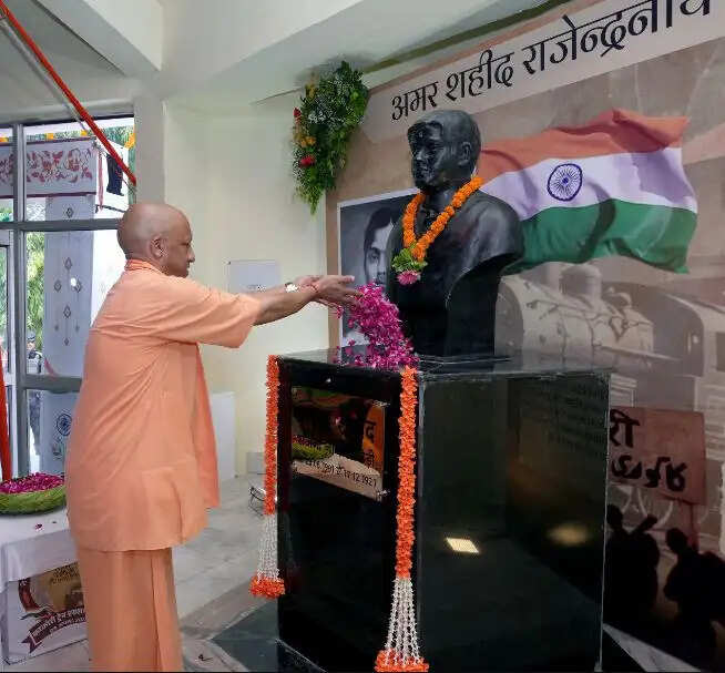 कांग्रेस के नेताओं ने किया था क्रान्तिकारियों को सजा दिलाने का पाप: मुख्यमंत्री योगी