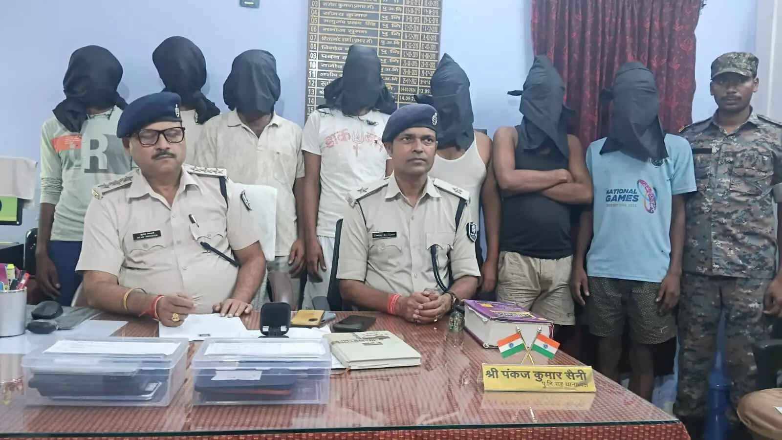नवादा में ठगी करते सात साइबर अपराधियों को पुलिस ने किया गिरफ्तार