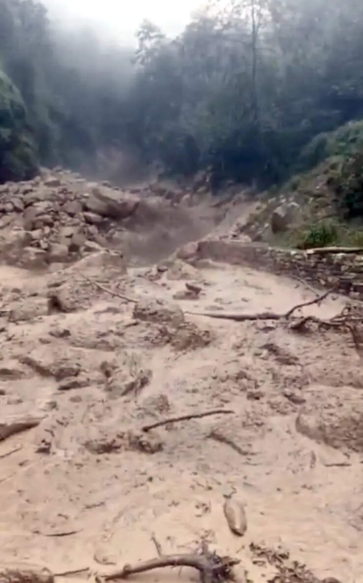 पिथाैरागढ़&nbsp;में&nbsp;लगातार&nbsp;बारिश&nbsp;से&nbsp;जन-जीवन&nbsp;प्रभावित