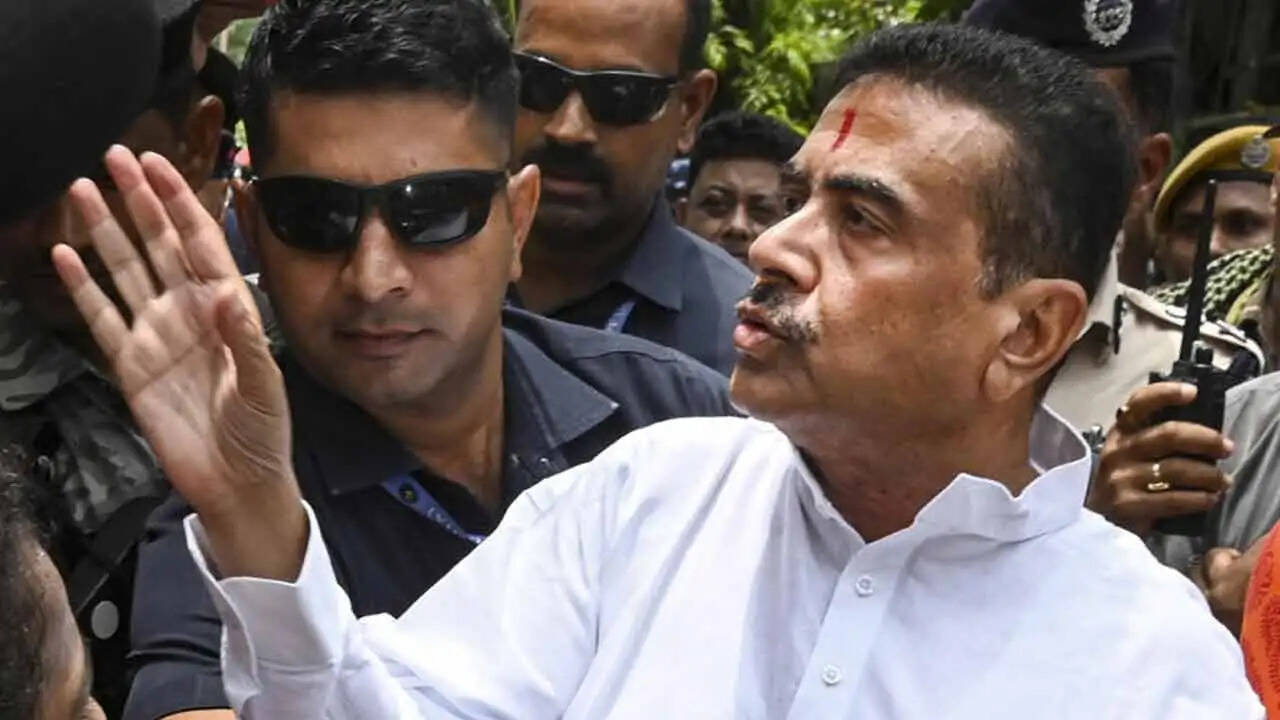 बारुईपुर दुष्कर्म एवं हत्या मामला : मुख्यमंत्री शुभेंदु अधिकारी ने एसपी कार्यालय पहुंचकर पीड़ित परिवार से की मुलाकात, जांच की प्रगति की समीक्षा