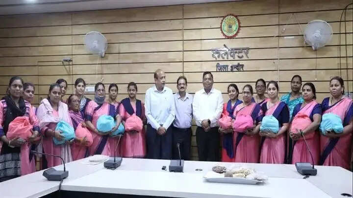 इंदौर में नवाचारः गंभीर कुपोषित बच्चों के लिए सुपोषण संकल्प अभियान के तहत 1000 न्यूट्रिशन किट वितरित