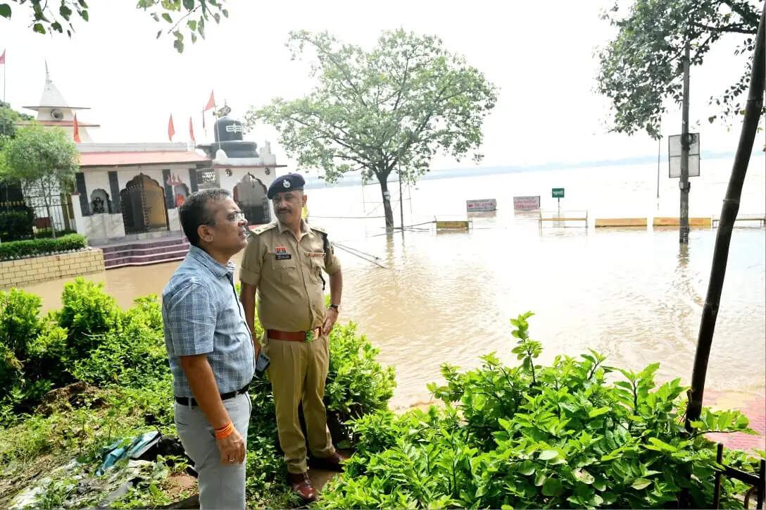 महानदी में बढ़ा जलस्तर, कलेक्टर-एसपी ने शिवरीनारायण में राहत-बचाव तैयारियों का लिया जायजा