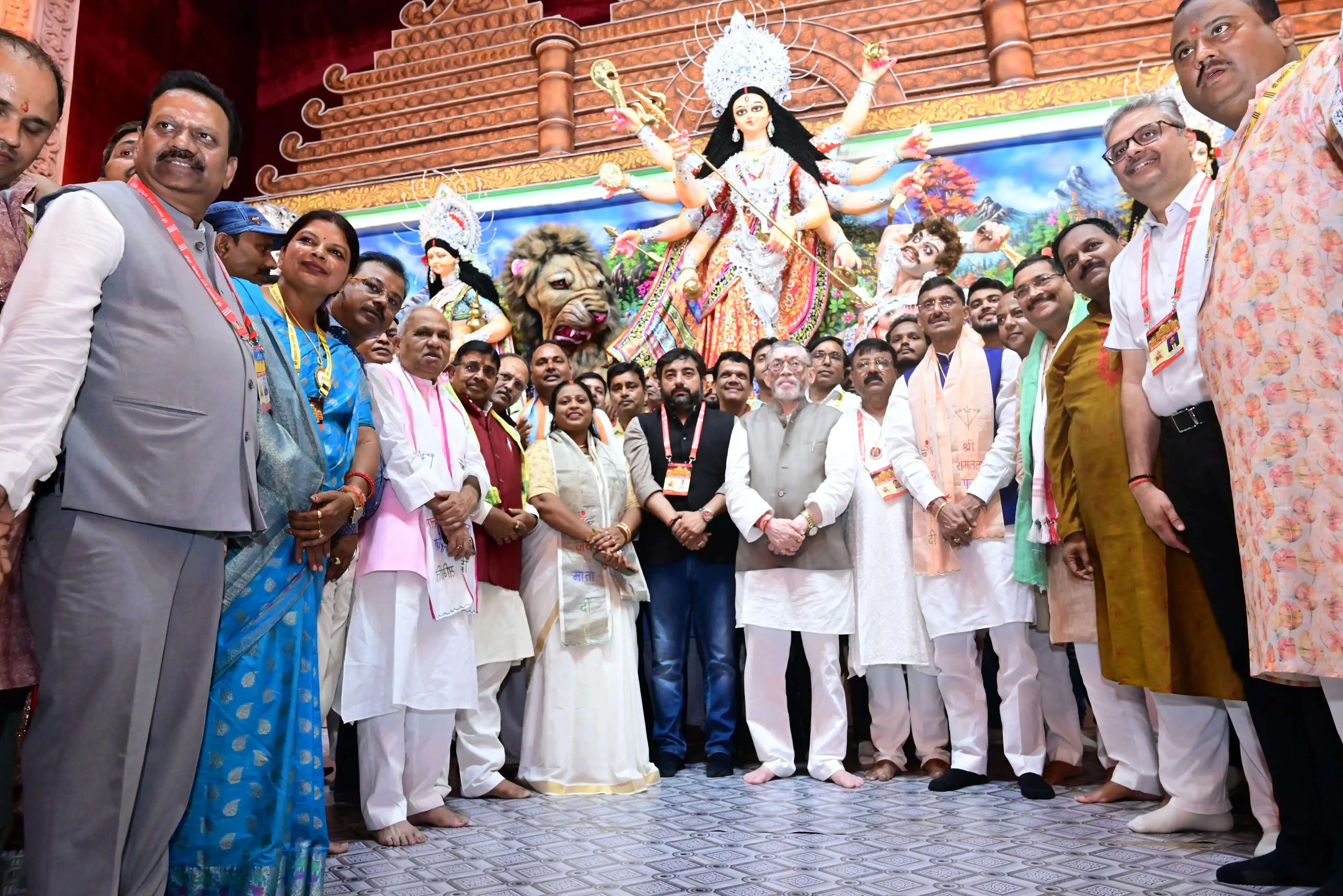 रांची में नौ पूजा पंडालों का खुला पट, मां भवानी के दर्शन को उमड़े श्रद्धालु