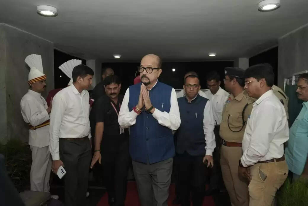 राज्यपाल रमेन डेका का कोरबा में कलेक्टर, डीएफओ सहित अन्य अधिकारियों ने किया आत्मीय स्वागत