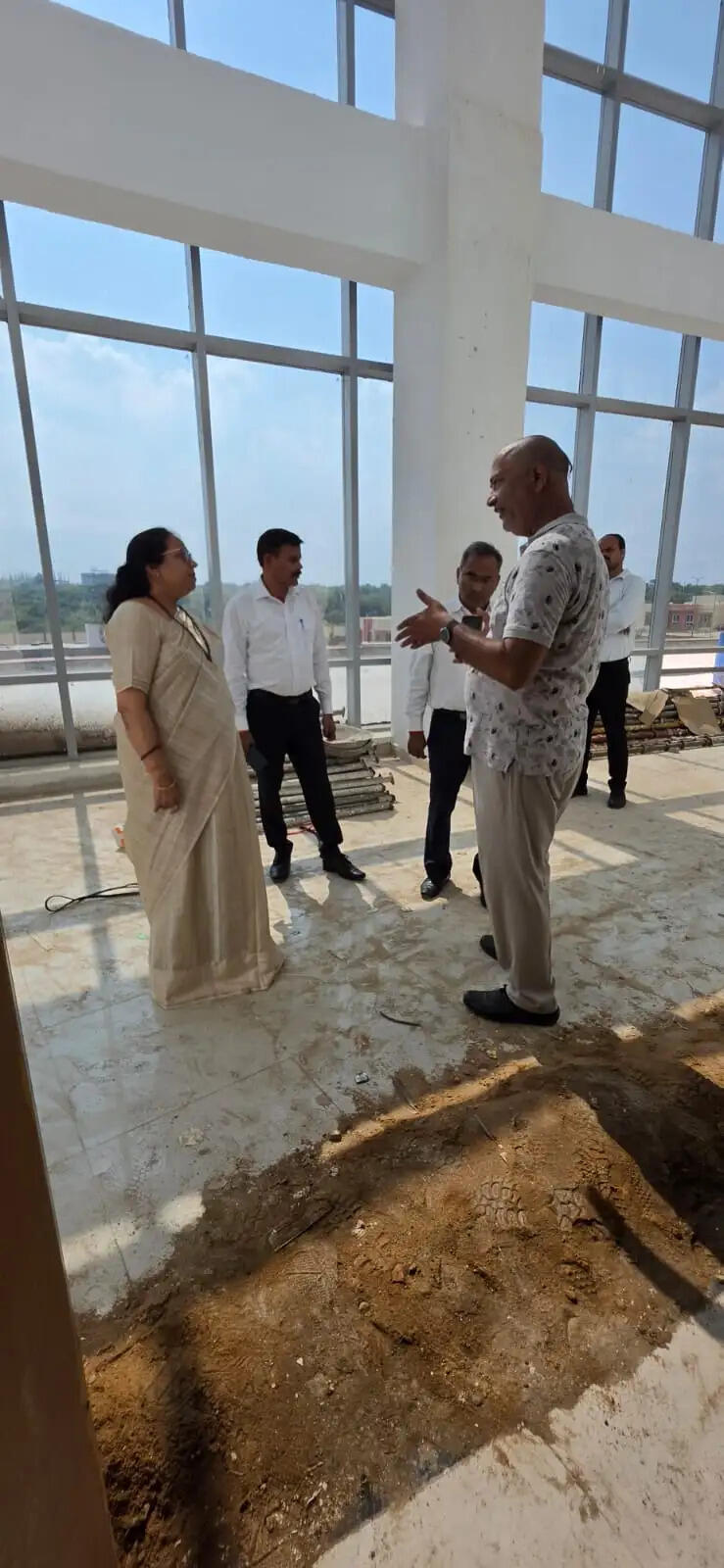 निर्माण कार्य की धीमी रफ्तार पर कुलपति नाराज, 15 अक्टूबर तक भवन तैयार करने का दबाव