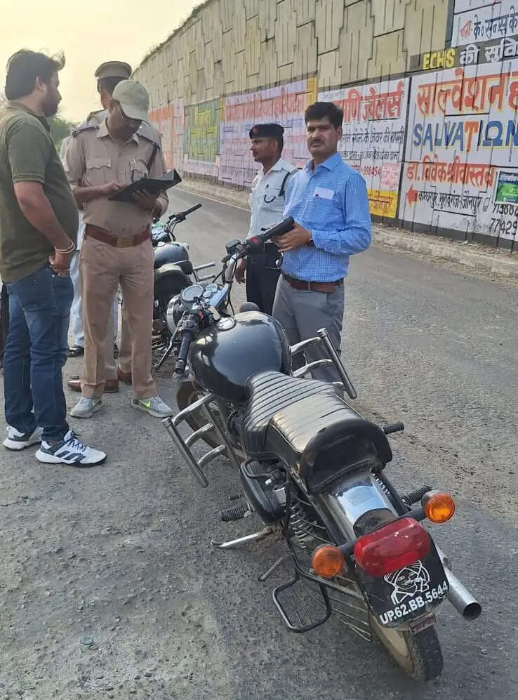 जौनपुर में मॉडिफाइड साइलेंसर पर सख्त कार्रवाई, 5 वाहनों का चालान