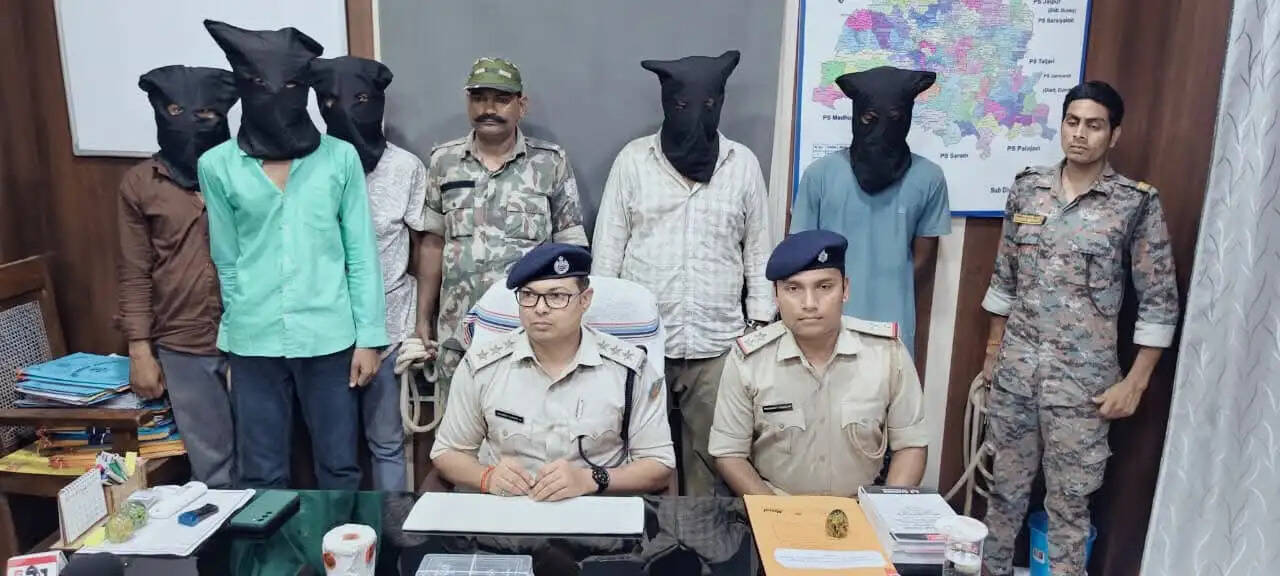 फायरिंग का खुलासा, पांच आरोपित गिरफ्तार
