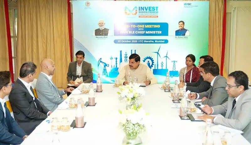 मप्र के मुख्यमंत्री ने मुम्बई में वस्त्र, उच्च शिक्षा, उर्वरक व फार्मा क्षेत्र के उद्योगपतियों से की वन टू वन चर्चा