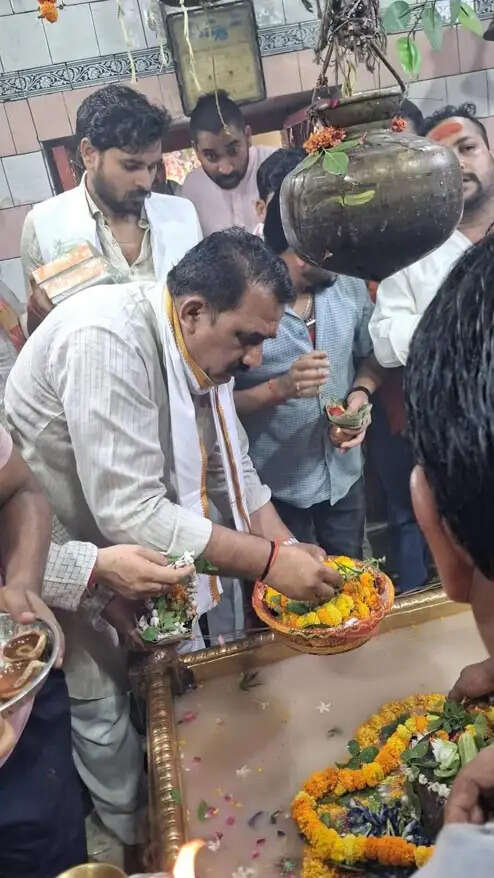 प्रधानमंत्री मोदी के 12 वर्ष पूर्ण होने पर यमुनापार के मंदिरों में हुआ पूजन-अर्चन