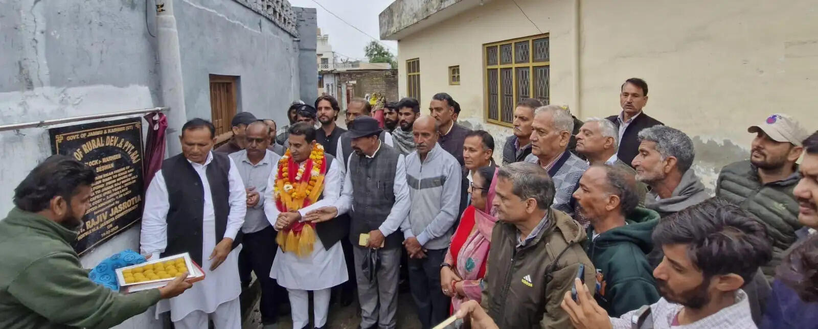 जसरोटा में विकास की नई उड़ान-जसरोटिया ने 45 लाख के कार्यों का किया उद्घाटन