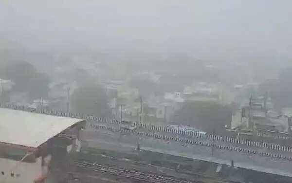 मध्य&nbsp;प्रदेश में आंधी-बारिश का दाैर&nbsp;जारी,&nbsp;भोपाल-उज्जैन सहित कई जिलों में झमाझम बारिश, तापमान में आई गिरावट