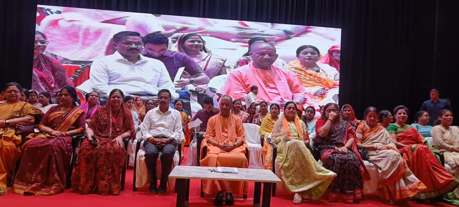 महिला विरोधी हैं कांग्रेस व सपा के कारनामे : याेगी आदित्यनाथ