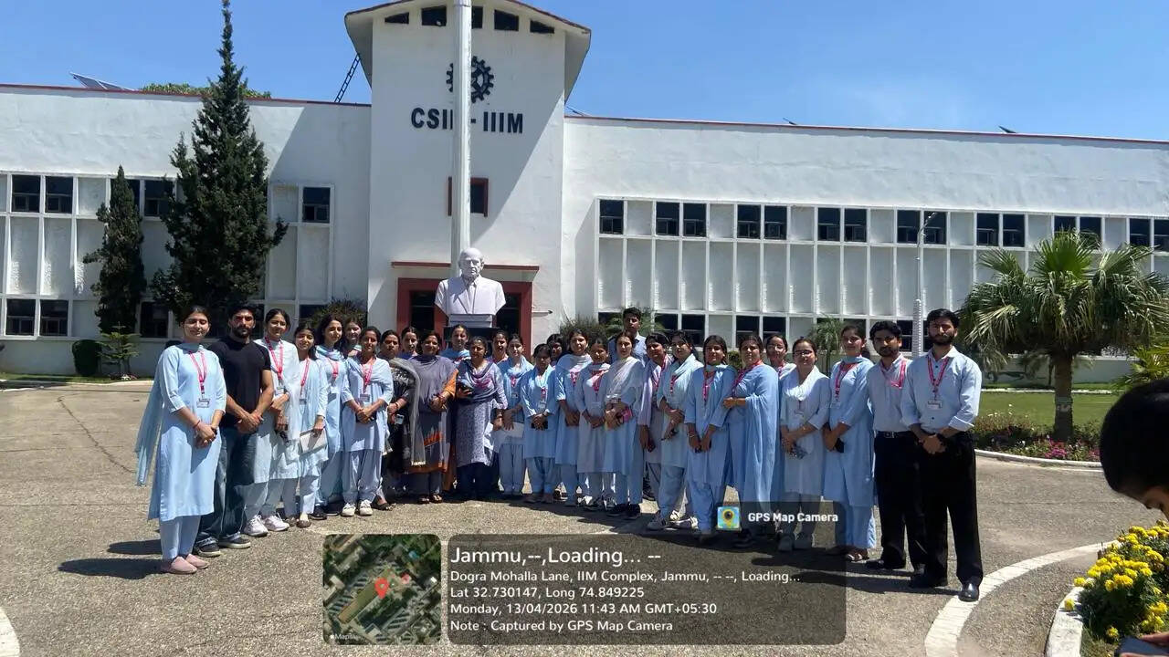 बी.एड. छात्रों का सीएसआईआर-आईआईआईएम जम्मू का शैक्षणिक दौरा