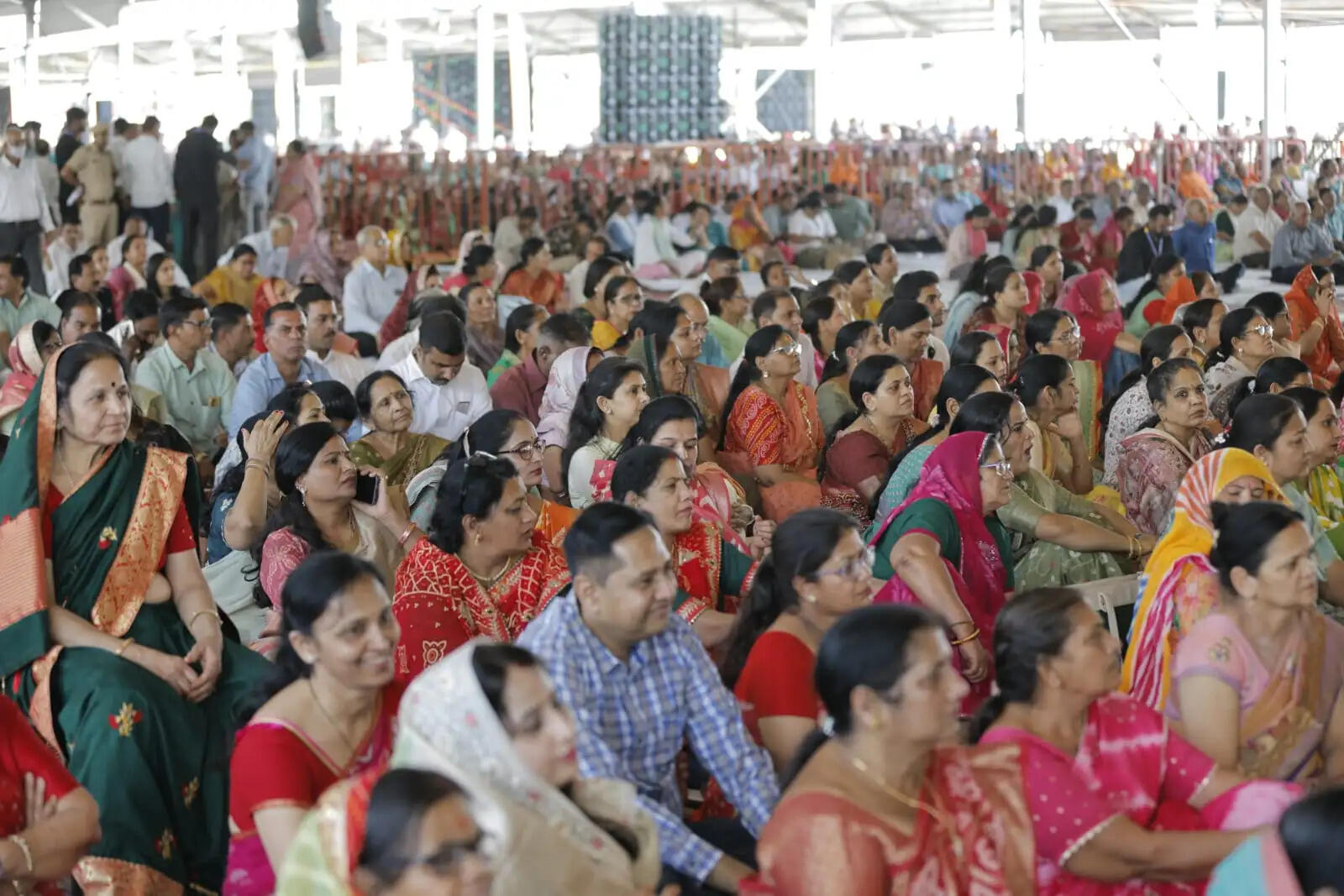 बेटियों को तलवार और गोली चलाना सिखाओं, सामर्थ्यवान बनाओं- पंडित प्रदीप मिश्रा