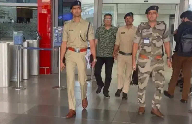मप्र की पटाखा फैक्टरी ब्लास्ट का मुख्य आरोपित गिरफ्तार, विदेश से लौटते ही दिल्ली एयरपोर्ट पर पकड़ा गया