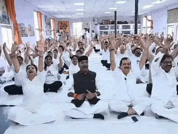 भोपाल&nbsp;में&nbsp;बड़ा तालाब से टीटी नगर तक गूंजा योग का संदेश,&nbsp;हजारों युवाओं ने लिया फिट इंडिया का संकल्प