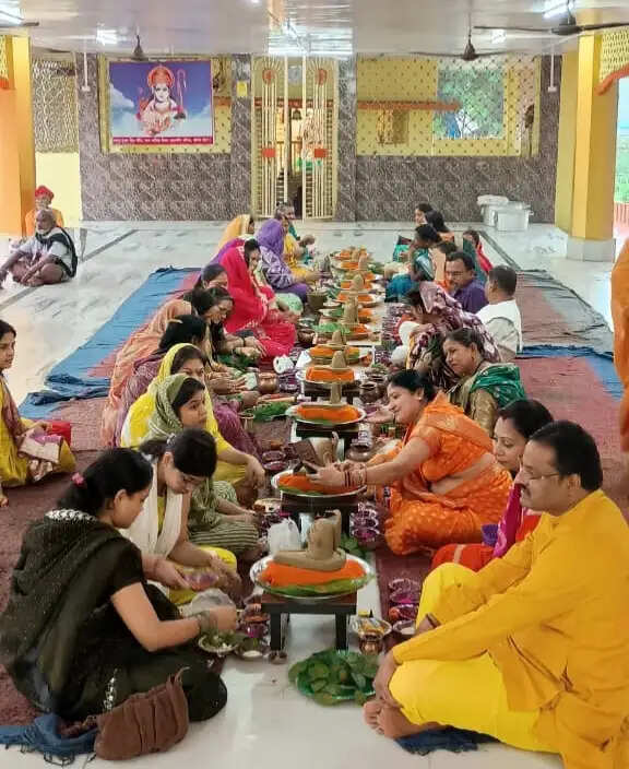 कोरबा में सावन के अंतिम सोमवार पर 12 पार्थिव शिवलिंगों का महा रुद्राभिषेक