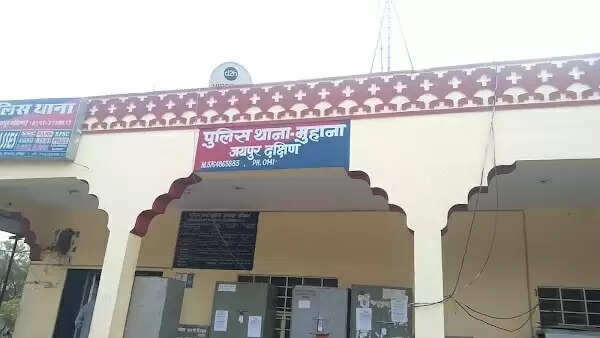 बेटे ने मां की हत्या करने के बाद ट्रेन के आगे छलांग लगाकर की आत्महत्या